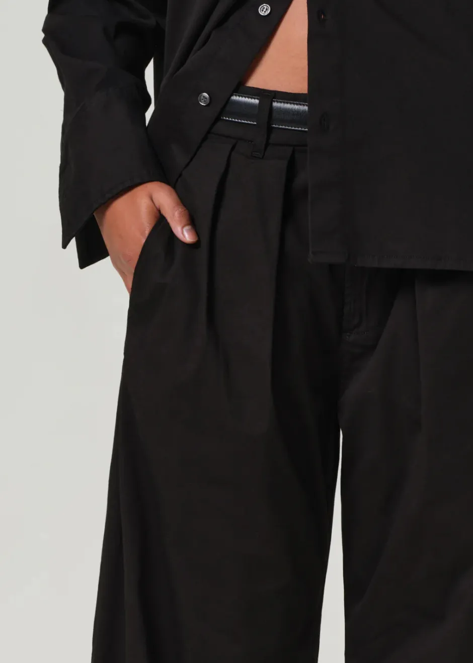 Outlet - Petra Pleated Trouser - Black Pants