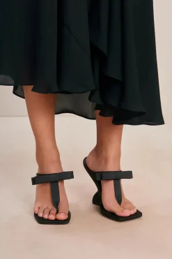 New - Arabesque Sandal - Black Shoes