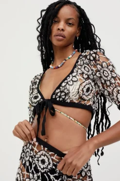 Discount - Sofia Crop Top - Black Crop Tops